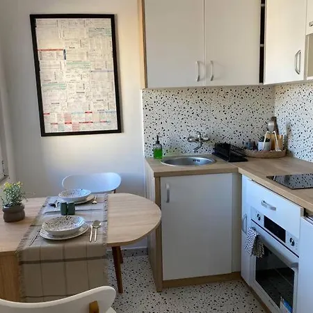 Apartament 27 *