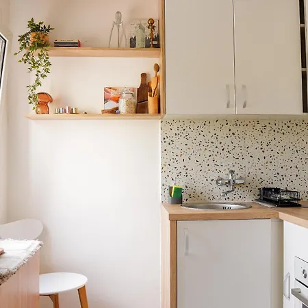 27 Apartament *